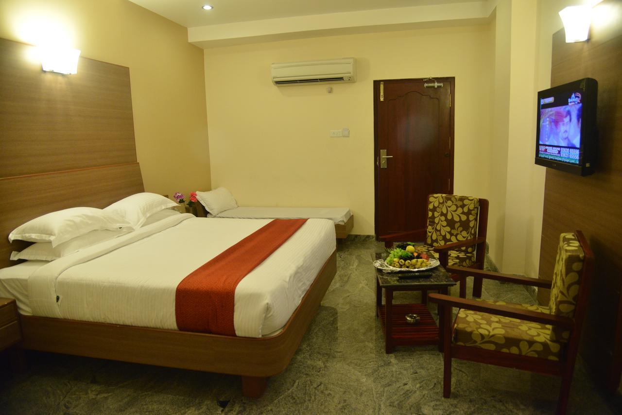 Sri Balaji Hotels Tiruchengodu Exterior foto